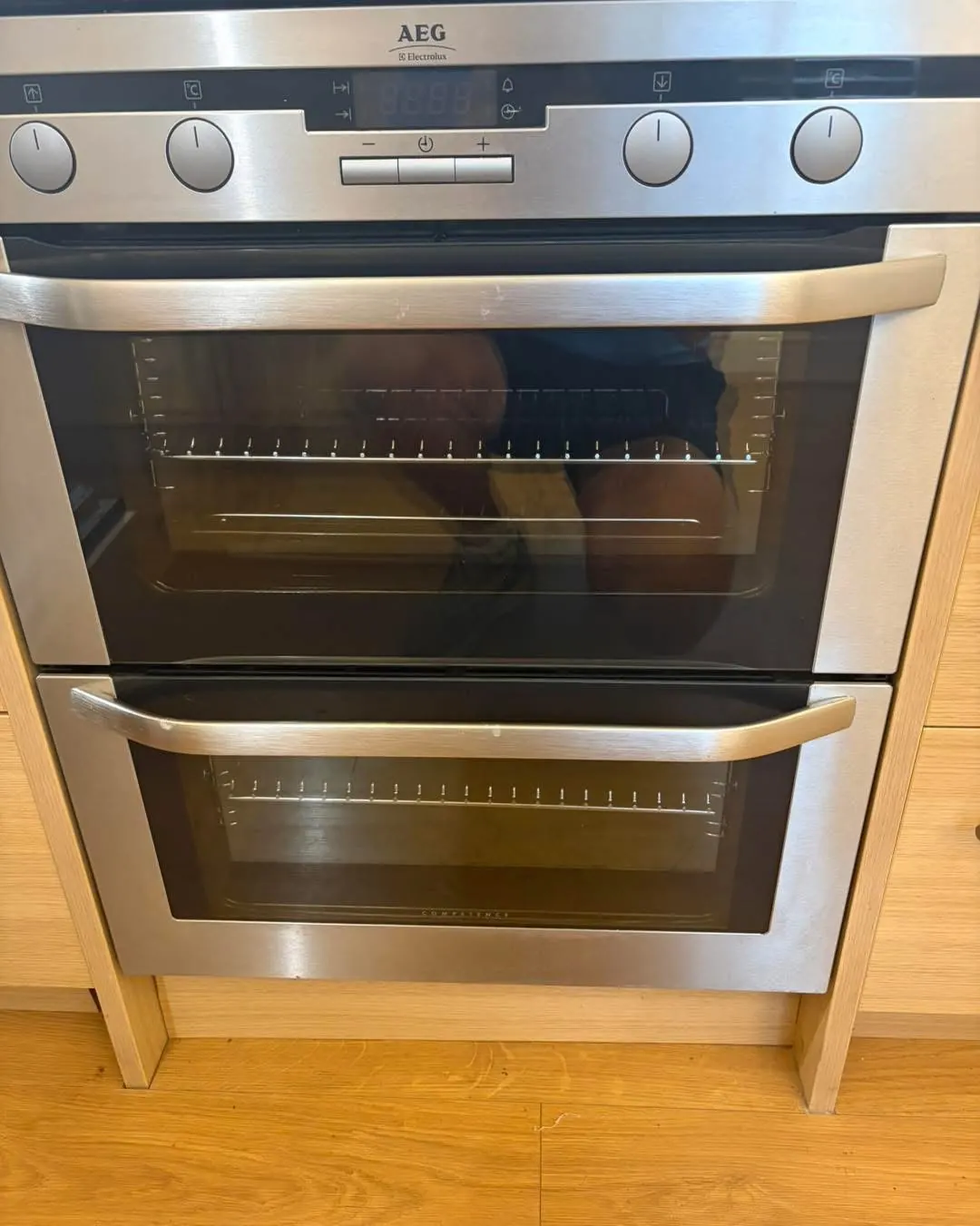 AEG double oven doors with crystal clear glass after cleaning